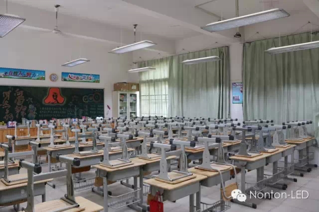 厦门外国语学校海沧附属学校LED教室灯、黑板灯改造 厦门外国语学校海沧附属学校LED教室灯、黑板灯改造