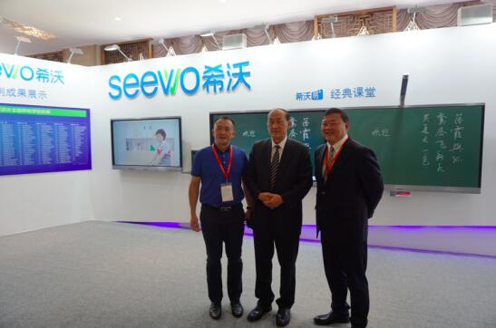 刘延东出席东盟交流周 希沃记易黑板受称赞