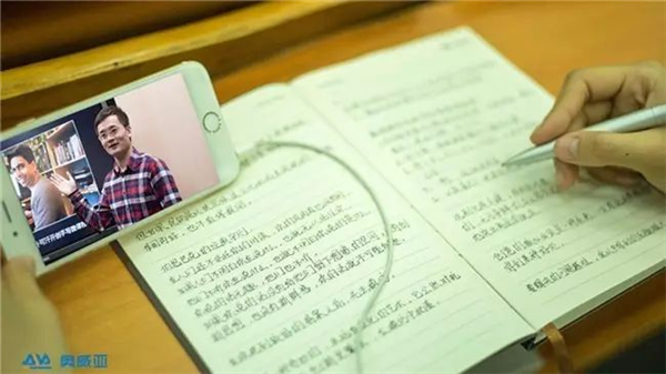 奥威亚移动录播荣获第72届教装展金奖产品