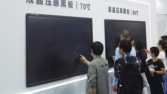 全系升级液晶压感黑板亮相第22届高交会
