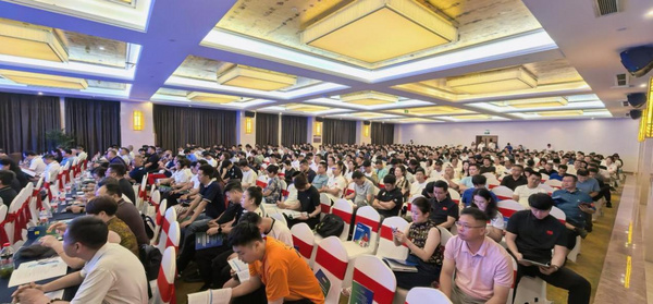 校體購為2026年全國高等職業(yè)學(xué)校體育部（系）主任培訓(xùn)班提供大會定制服裝
