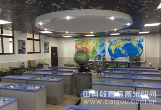 拉薩北京實驗中學數字化地理專用教室