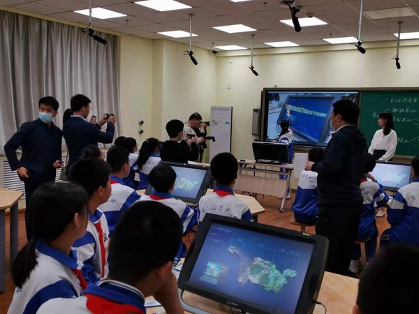 世界智能大会 | 中教启星VR教学系统助力天津第二新华中学智慧教育建设