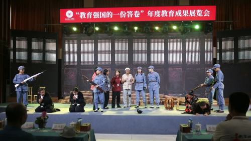 原創紅色大型舞臺劇《夢回延安》亮相太陽谷華夏學校教育展