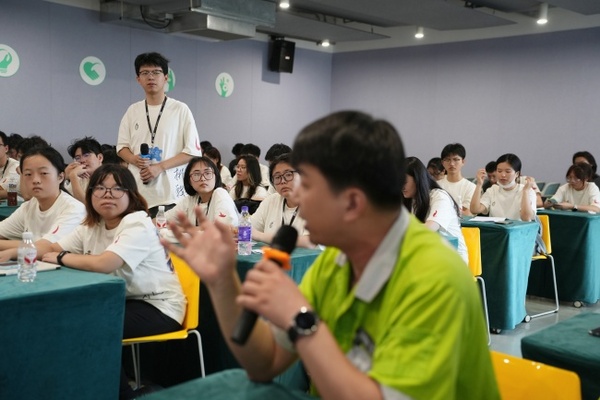 香港科技大学（广州）“红鸟挑战营”走进圣奥钱塘智造基地
