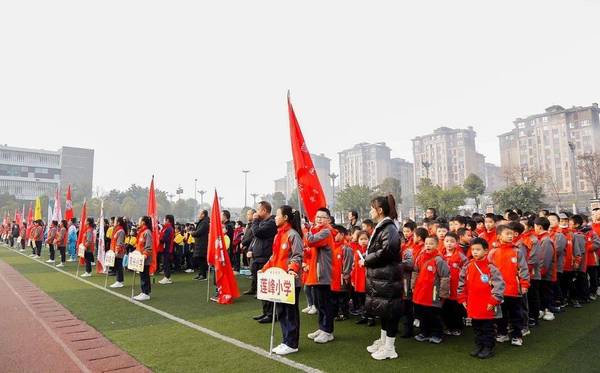 智慧的交流、思想的碰撞、技能的比拼——隆昌市舉辦首屆“教育基金杯”中小學機器人教育聯誼賽