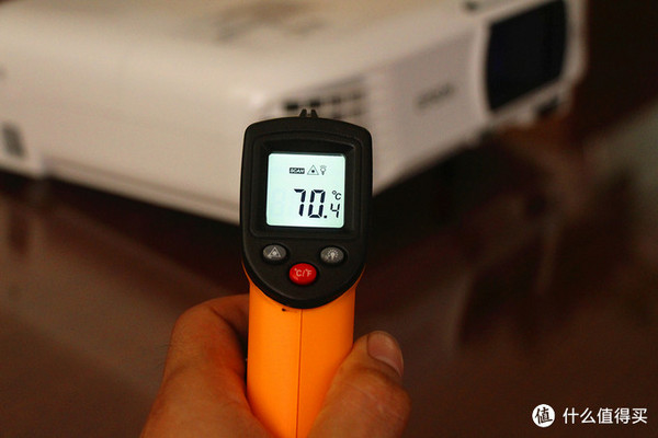 年輕人的家里都應該有一臺巨屏高清看片神器，愛普生CH-TW610投影機上手體驗！