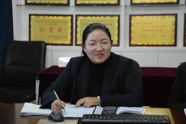 运城市智慧教育示范区融合应用项目专家团莅临海仓学校调研指导