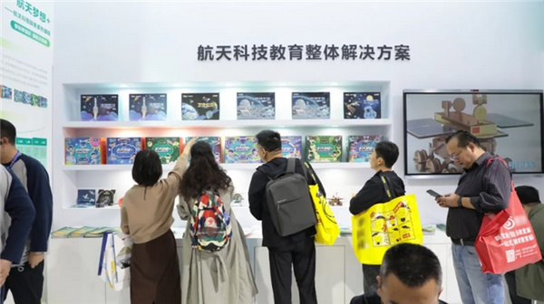 科技東方，慧創未來：新東方智慧教育精彩亮相第84屆教裝展