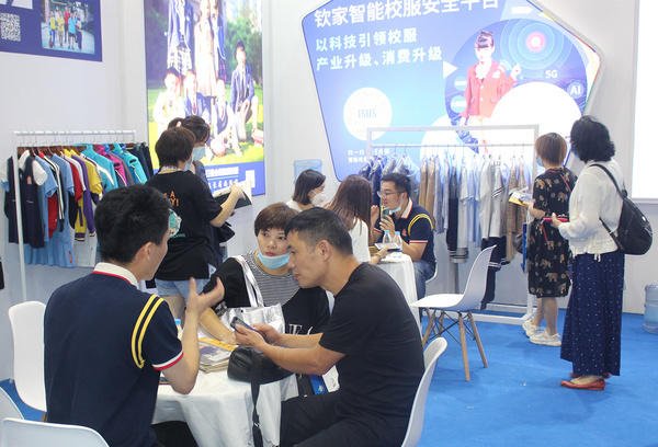 熱點|上海國際校服展：智能校服燃點爆棚，好評如潮