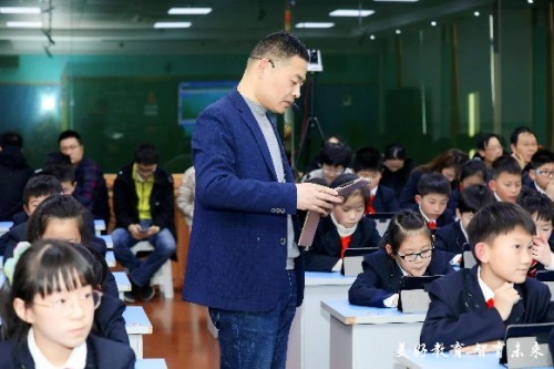 国家级“新型教与学模式”实验区启动仪式暨智慧教育学术论坛在杭州萧山举行
