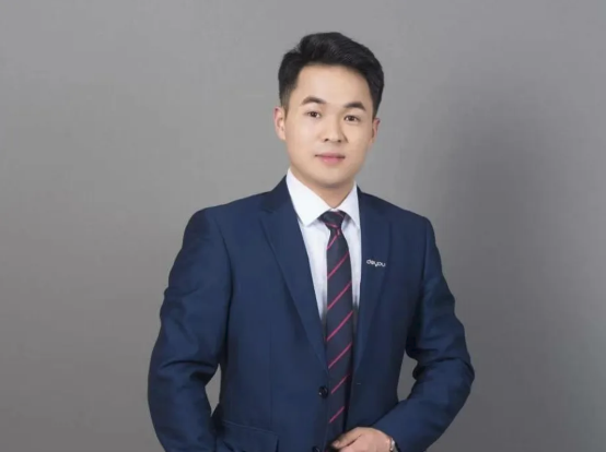 大學畢業生選擇來德佑做房產經紀人 他們的成長之路值得一看