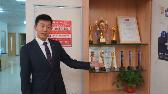 大學畢業生選擇來德佑做房產經紀人 他們的成長之路值得一看