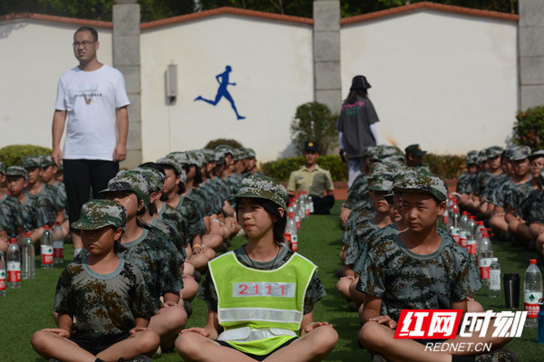 訓軍人之姿 揚少年精神 金海中學新生四天軍訓叩響初中大門第一課