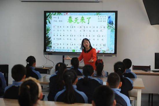 南京市教育技术装备中心调研秦淮实验小学STEM项目应用情况