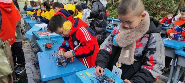 智慧的交流、思想的碰撞、技能的比拼——隆昌市舉辦首屆“教育基金杯”中小學機器人教育聯誼賽