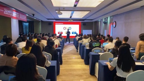 贝尔科教集团联合创始人裘杨出席校长邦教育创新大会并发表精彩演讲！