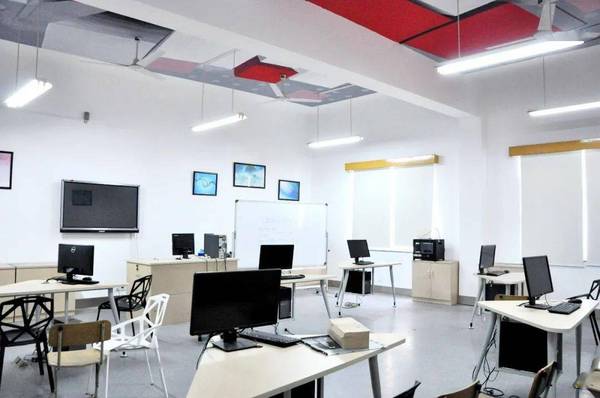 宁波中学获评市中小学“智慧校园标杆学校创建校”