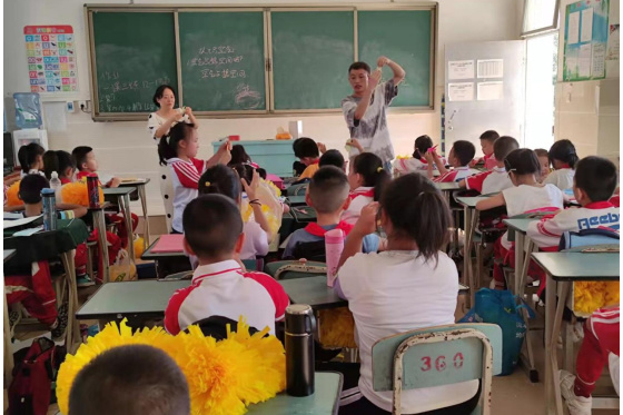 貴州民族大學：發揮專業優勢助力附屬學?！半p減”政策落地