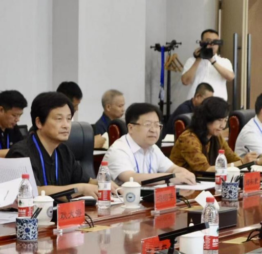景德鎮學院馮紹華教授參加陶瓷職業技能國家標準評審會