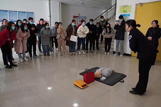 河南城建学院开展心肺复苏及全自动除颤仪操作培训