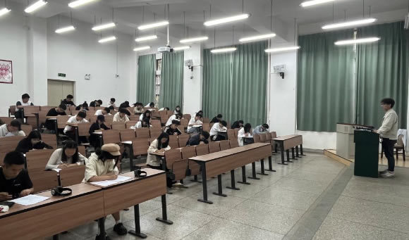昆明學院研究生會組織舉辦2024年大學英語四、六級模擬考試