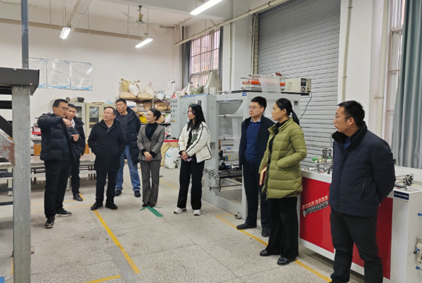 河南金鵬管道有限公司董事長賈陸軍一行來河南城建學院開展產學研對接