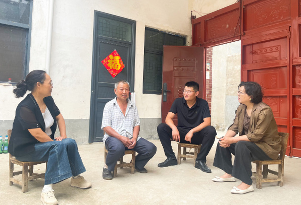 河南城建学院党委副书记、工会主席王靖赴良西庄村开展入户帮扶走访工作