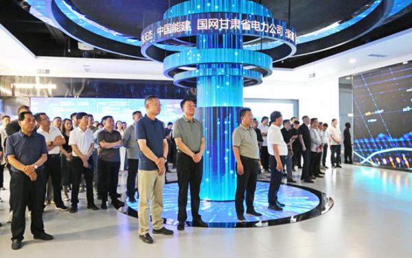 隴東學院領導帶隊赴慶陽市“東數西算”產業園開展“數智賦能 新質驅動”觀摩考察