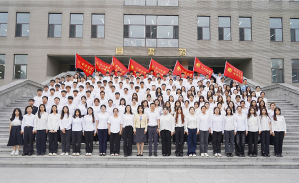信仰照前路 壮志启新程——辽宁科技学院扎实开展2025届毕业生党员教育系列活动