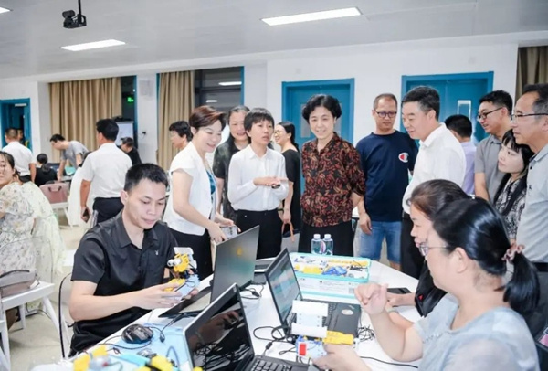 福建首批人工智能教育捐贈項目落地