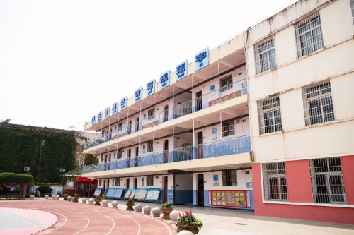 攀升電腦向黃陂學校捐贈100臺一體機