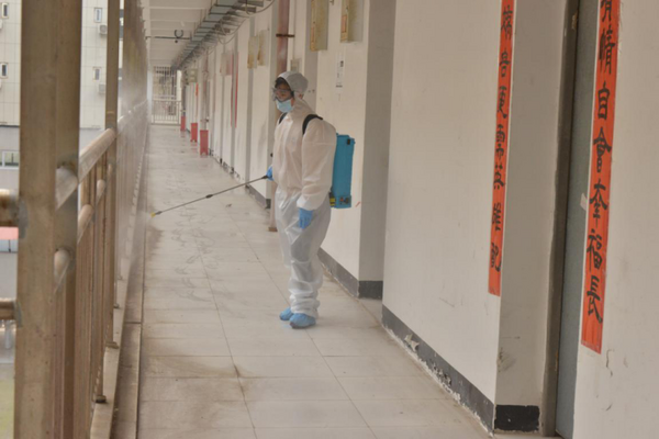 武漢軟件工程職業學院:三次消毒清潔,確保校園安全!