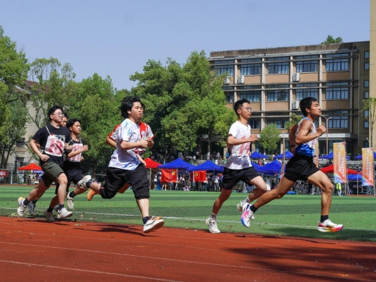 西南石油大学南充校区举行第十三届田径运动会