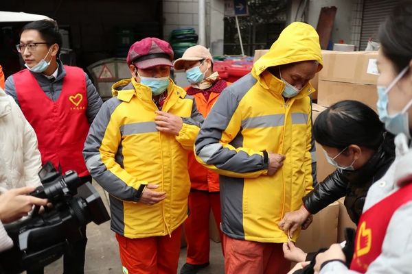 強強聯合·創新驅動發展 浙江巾幗服飾加入欽家智能校服安全平臺！