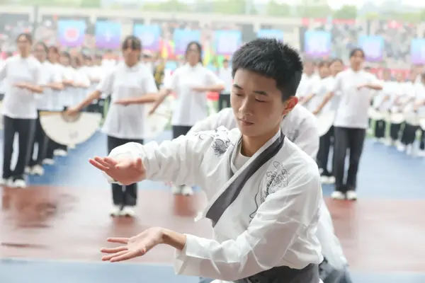 重慶師范大學舉辦第五十七屆春季田徑運動會