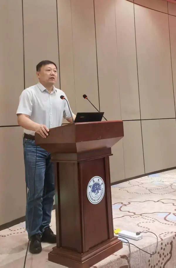 第二届全国高校体育产业高峰论坛成功举办