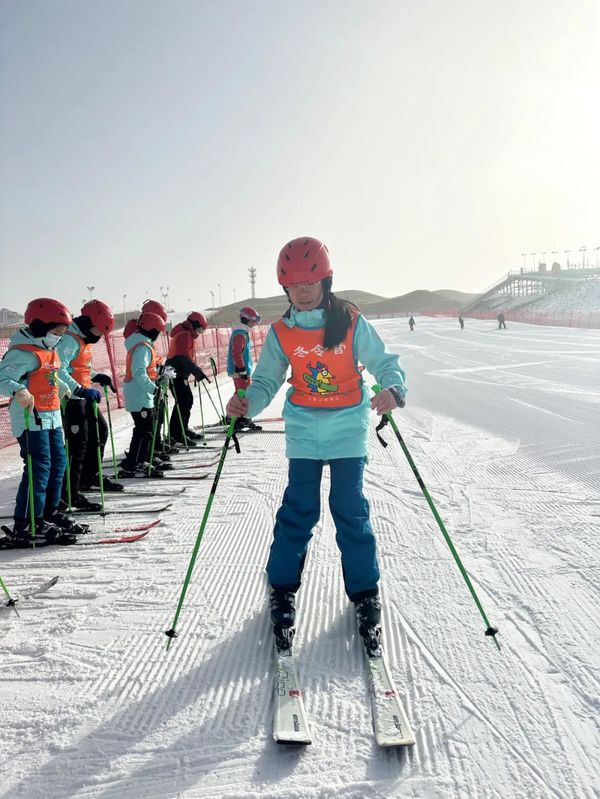冰雪運動進校園 | 一起走進呼和浩特市中小學滑雪研學實踐活動