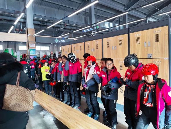 冰雪運動進校園 | 一起走進呼和浩特市中小學滑雪研學實踐活動