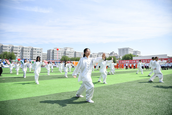 哈爾濱工程大學第47屆田徑運動會舉行