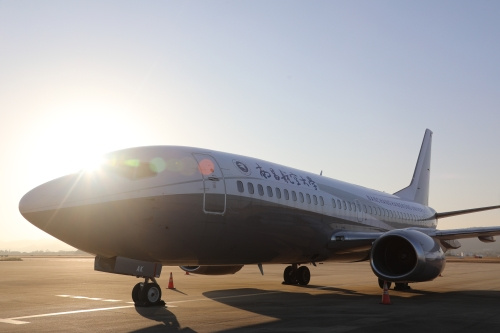 南昌航空大學教學科研用波音737-300抵昌